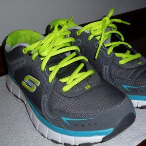 Skechers lightweight sneakers US 7.5